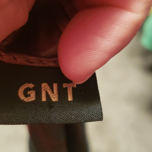 GNT Women's shawl (wrap) 38x38 inches - Picture 3 of 5